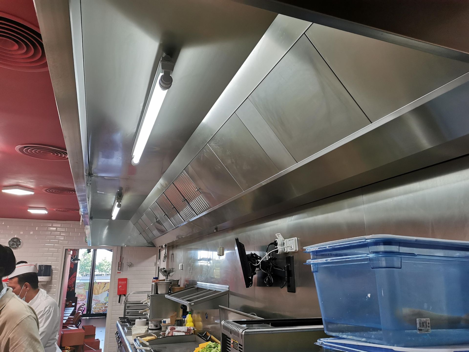 Groupe hotte aspirante dans cuisine