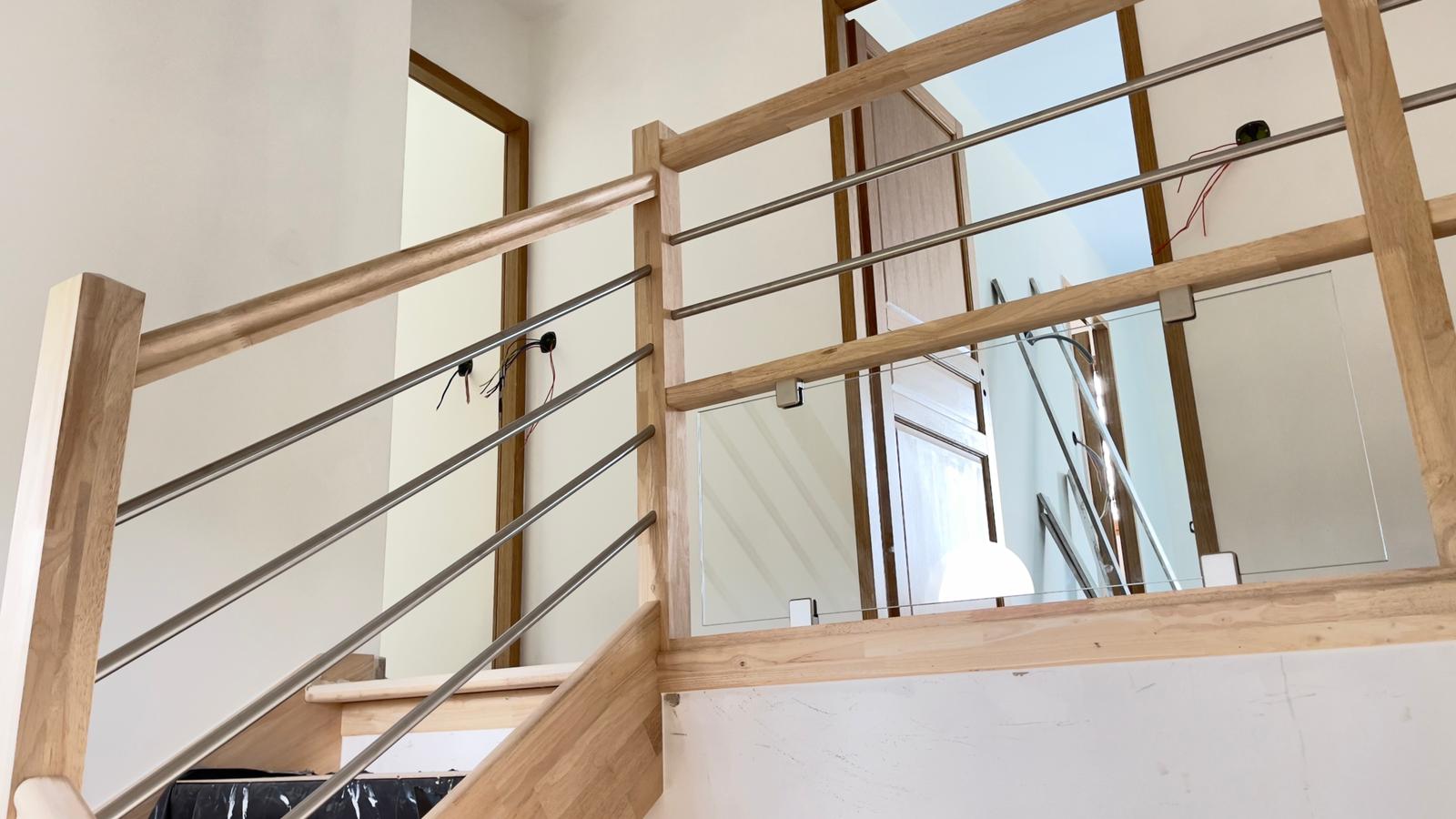 Escaliers avec garde corps en acier