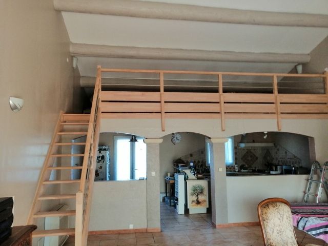 Mezzanine bois rougeâtre