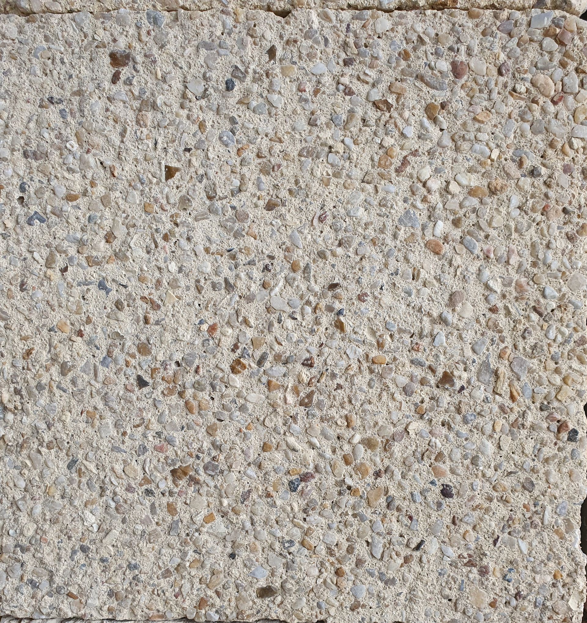 Béton désactivé petits cailloux mixtes