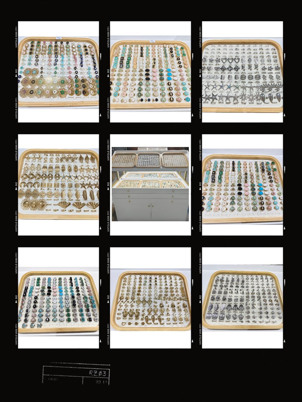 Nueve bandejas de joyas, expuestas con fondos blancos; varios aretes y anillos visibles.