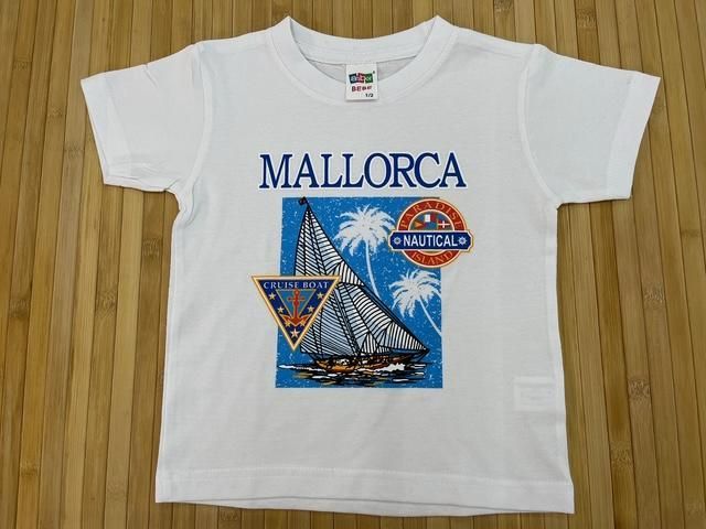 Camiseta blanca con gráfico 