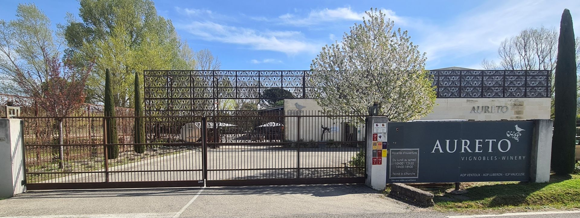 Portail de bâtiment