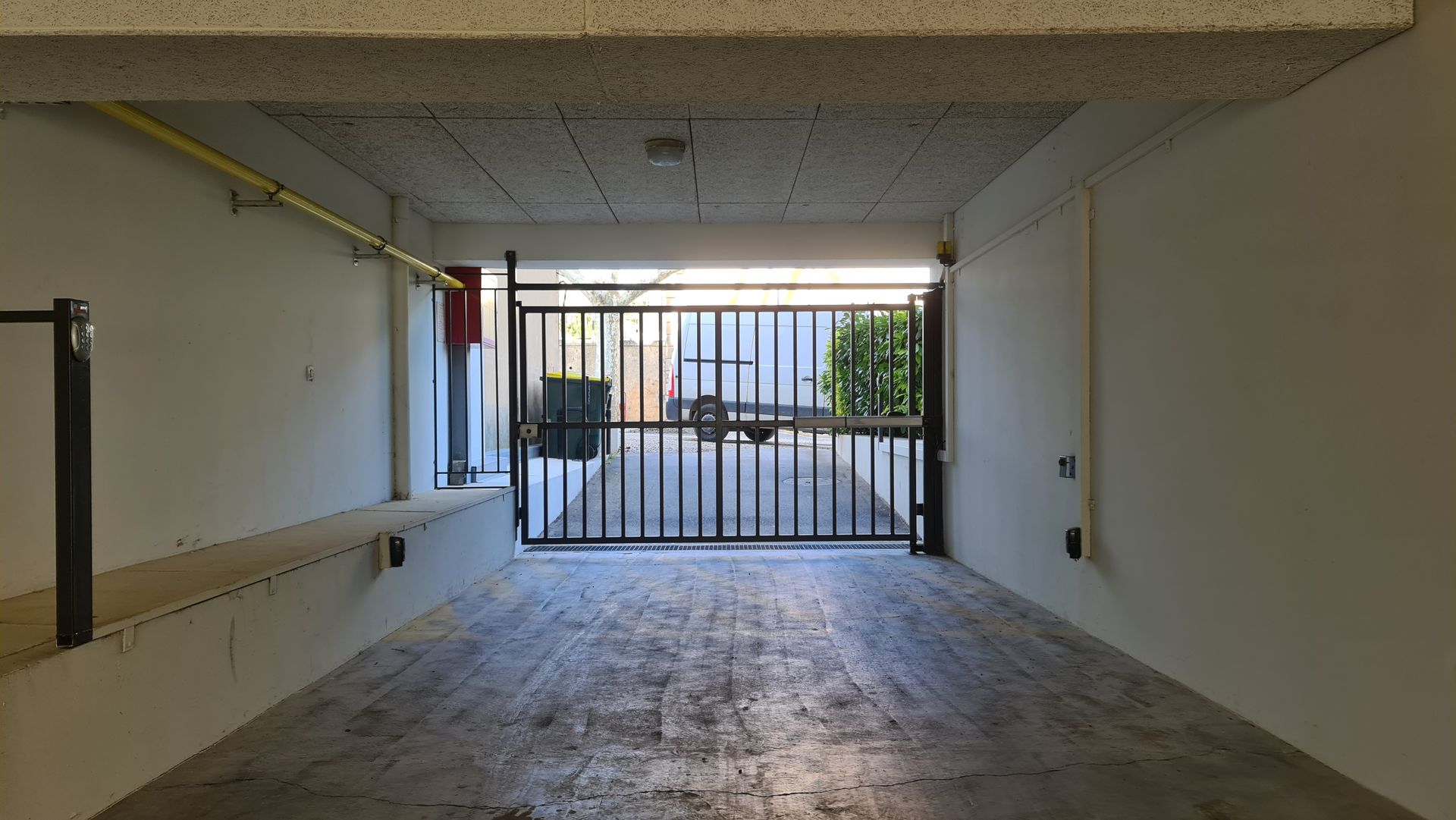 Grille à ouverture automatique