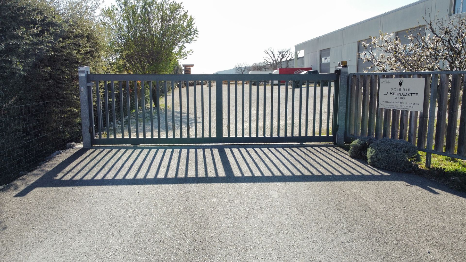 Portail grillagée coulissant