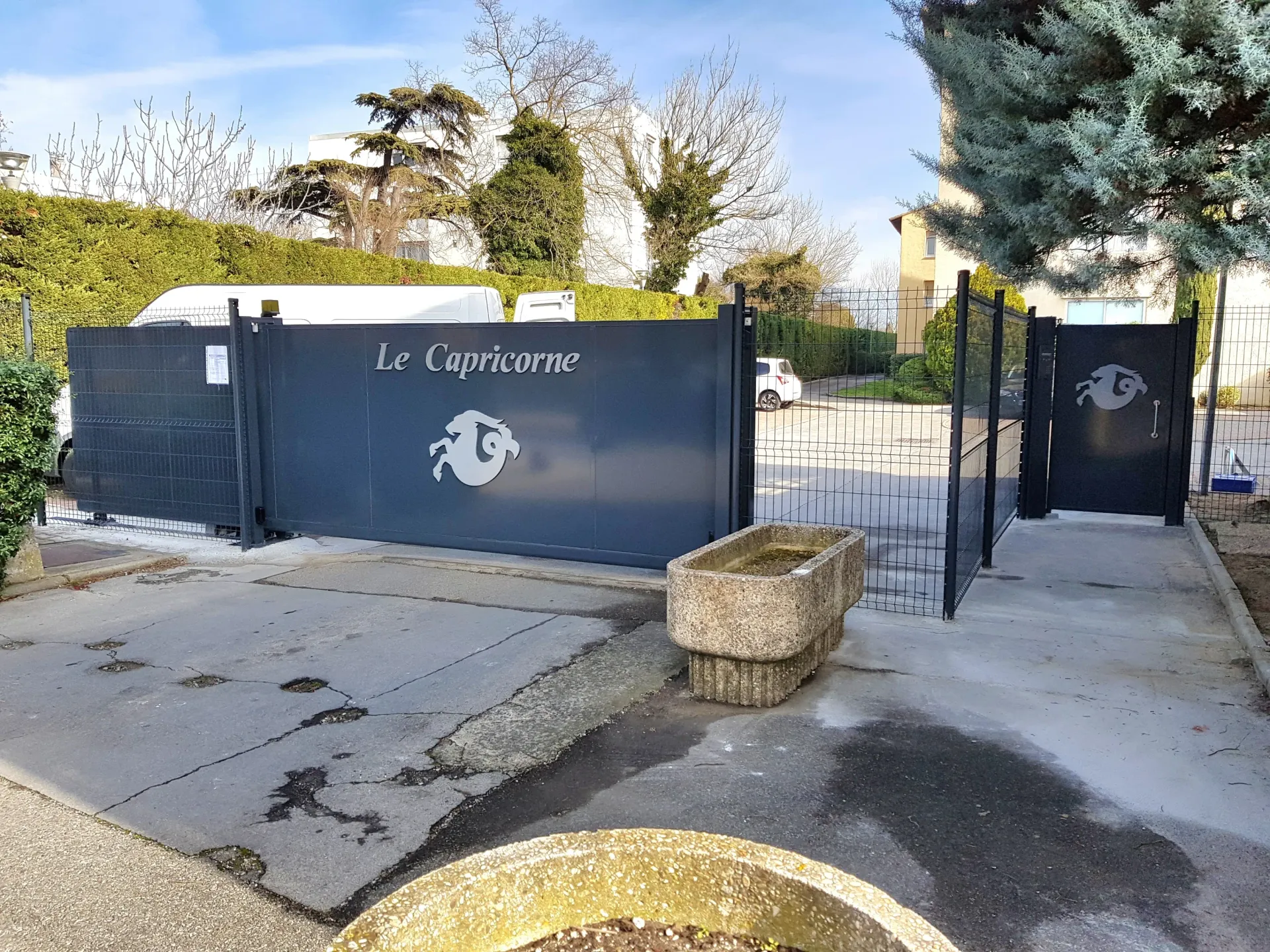 Portail design enseigne Le Capricorne