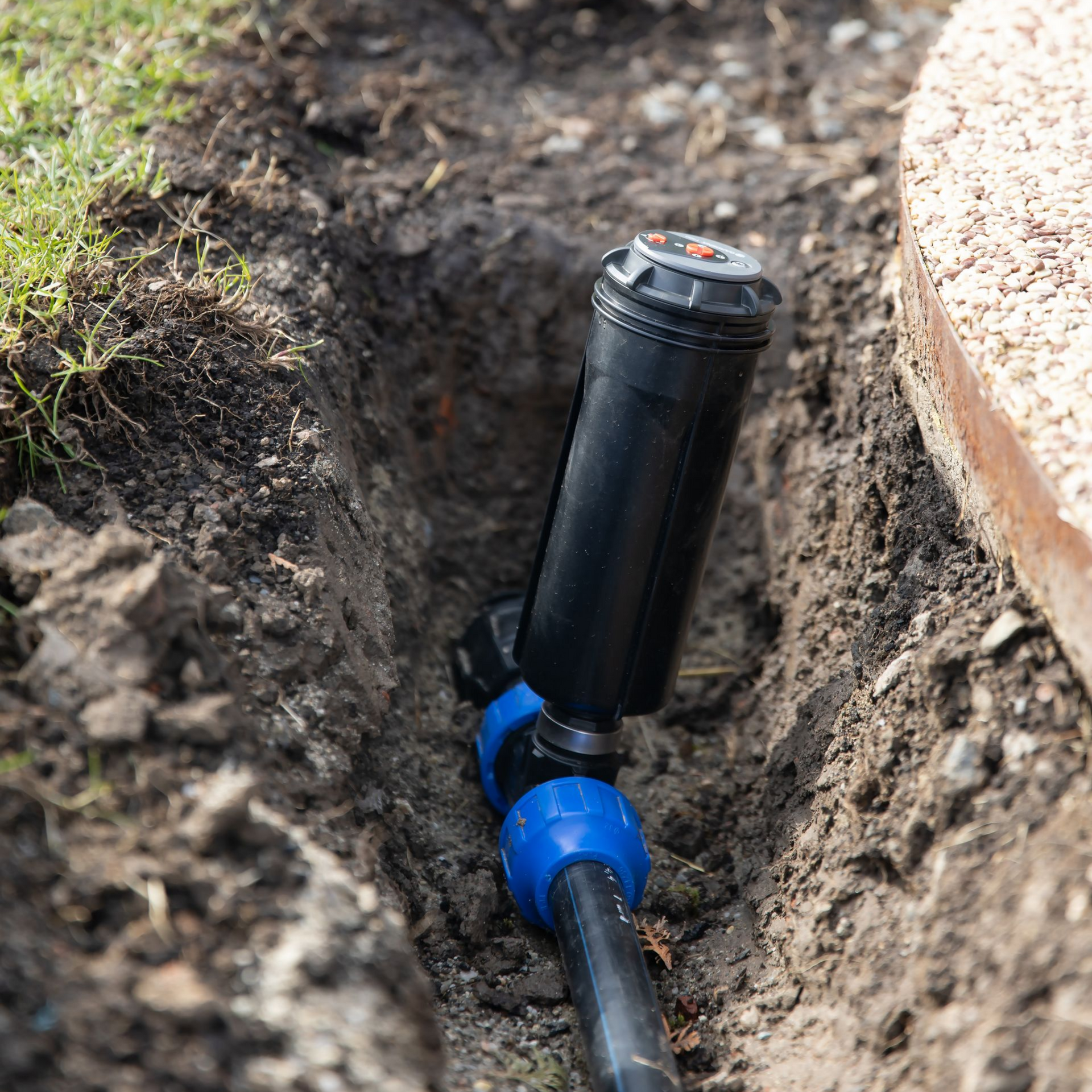 Installation d'un système d'irrigation dans une tranchée