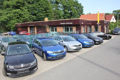 Autohaus Sachmann Meisterbetrieb der KFZ-Innung Inh. Jörg Göpner Parkplatz