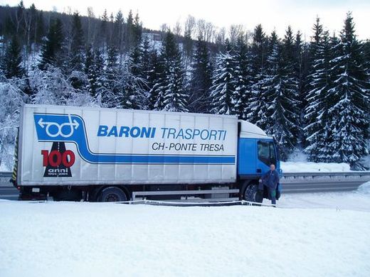 Camion Trasloch Baroni sulla neve