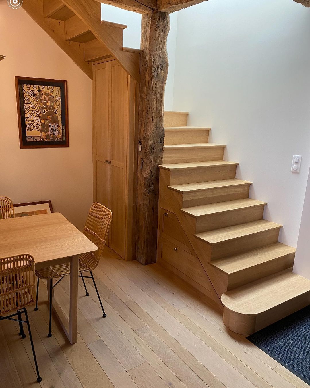 Escalier en bois après avoir été restauré par Franck Delahaye