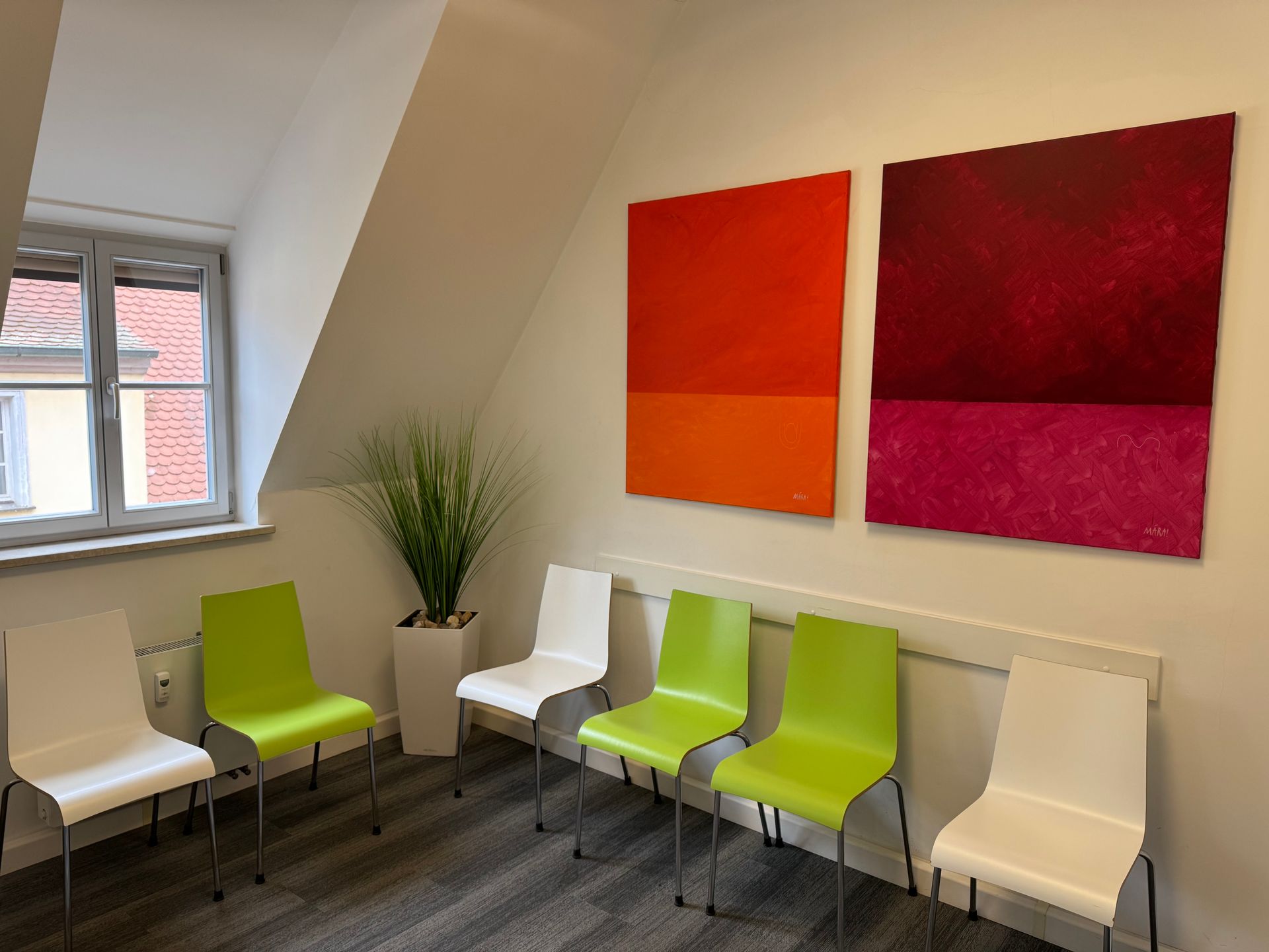 Wartezimmer der HNO-Praxis am Schloss Dr. Kittel in Erlangen