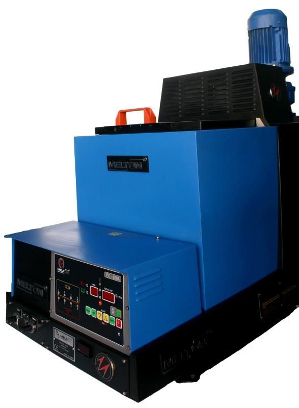 Una máquina azul con un motor encima.