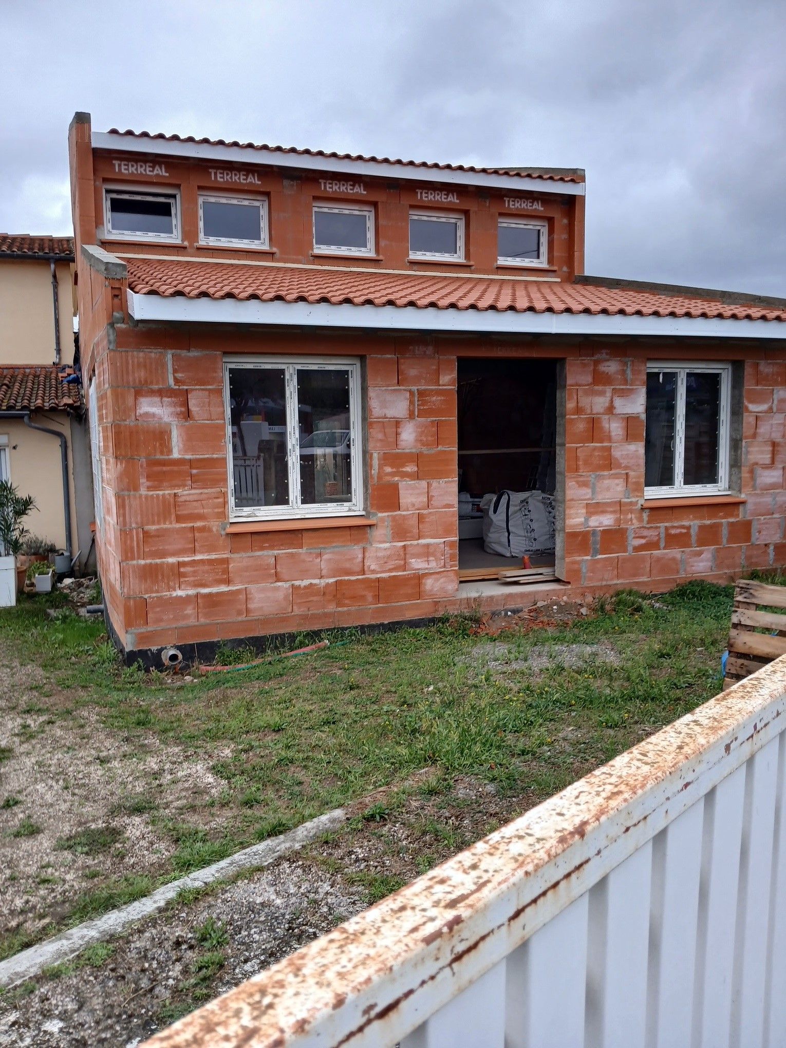 Une maison en brique