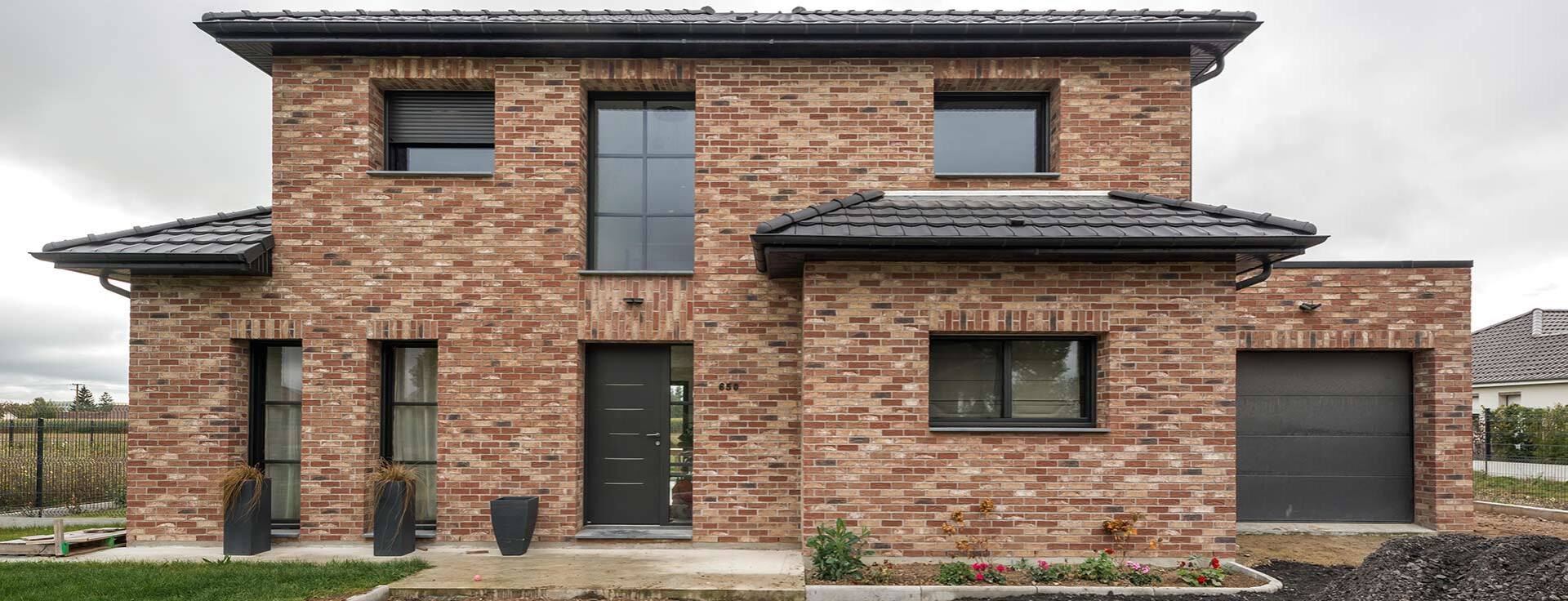 Façade d'une maison en briques