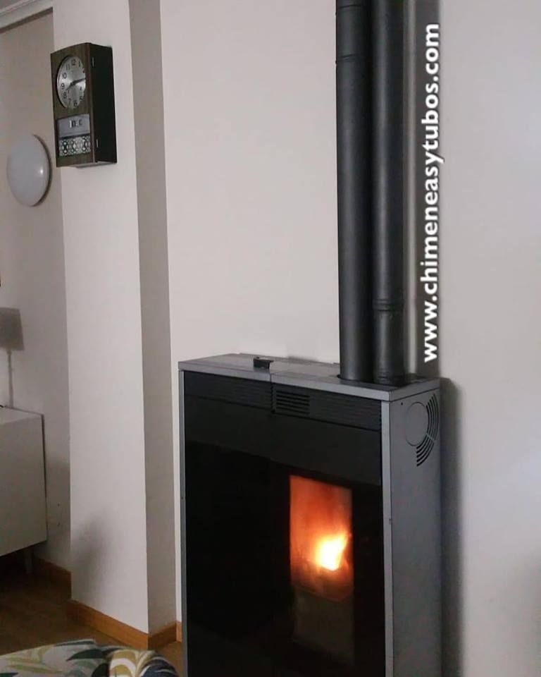 Una chimenea con el sitio web www.chimeneasytubos.com escrito en ella