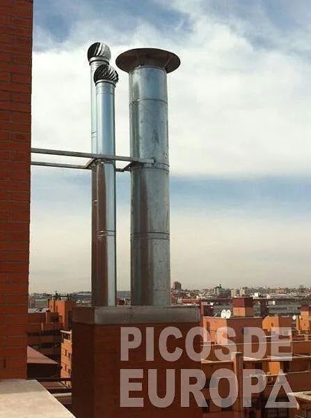 Una imagen de una chimenea con las palabras Picos de Europa en la parte inferior.