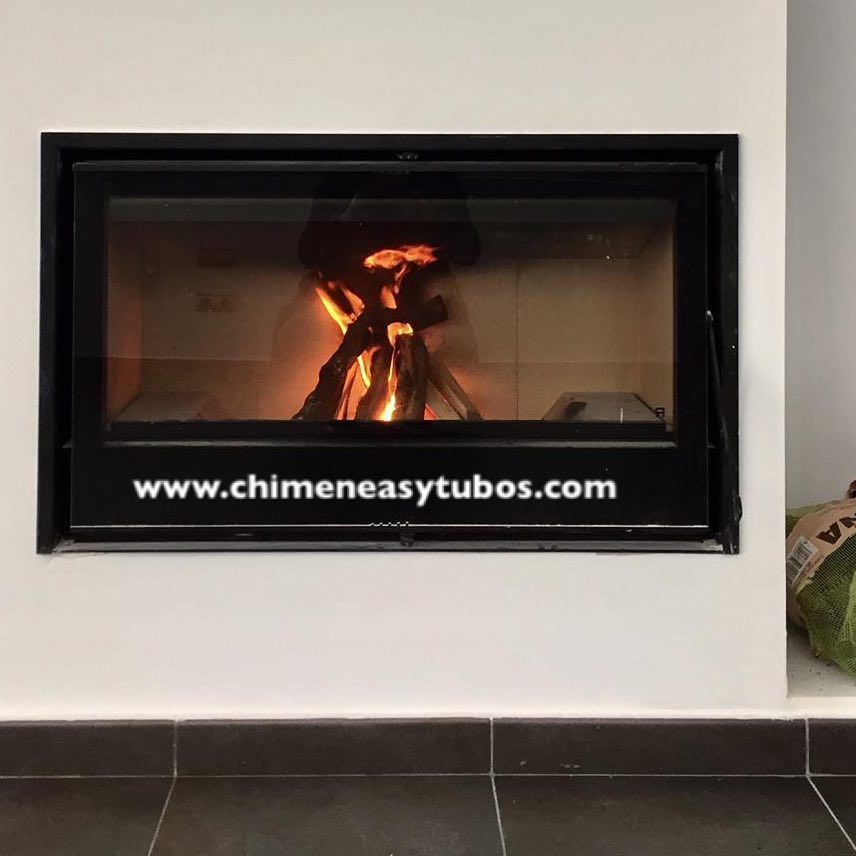 Una chimenea con el sitio web www.chimeneasytubos.com