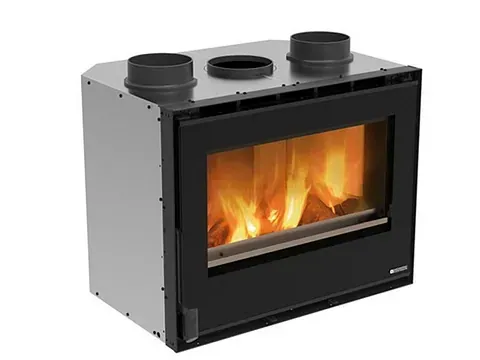 Una chimenea con fuego sobre un fondo blanco.