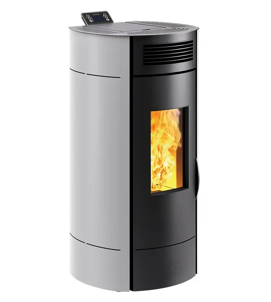 Un poêle à granulés cylindrique moderne avec un panneau avant noir, une vitre laissant apparaître les flammes et un revêtement latéral gris clair.