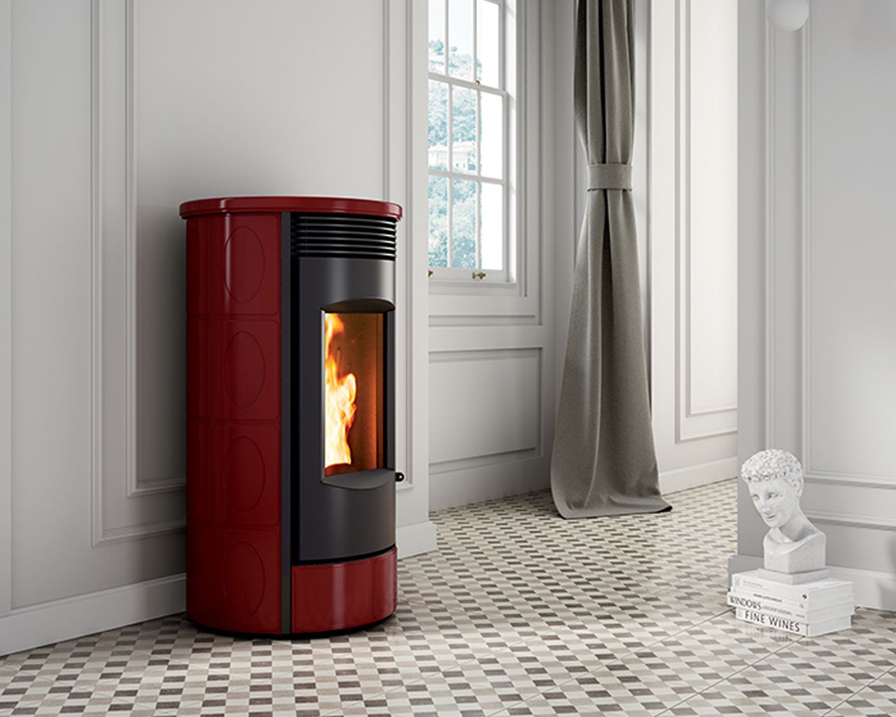 Dans une pièce lumineuse et minimaliste, un poêle à granulés cylindrique rouge brillant, à flamme visible, trône sur un sol à motifs.