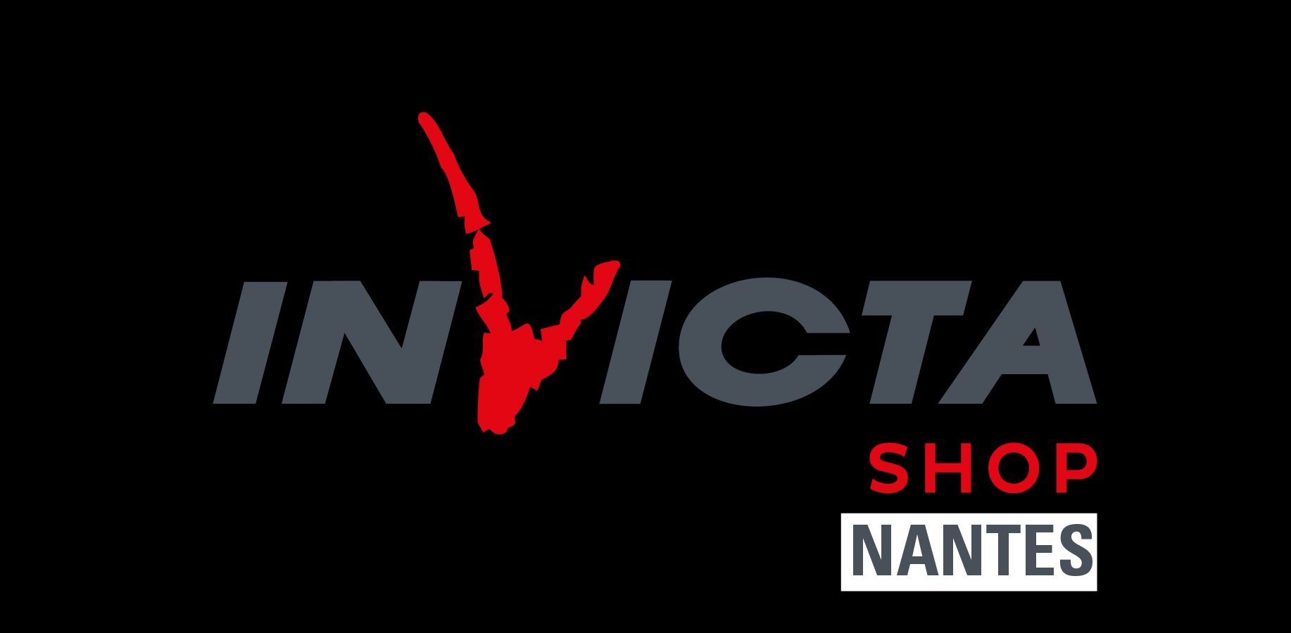 Logo pour la boutique Invicta de Nantes, présentant le nom de la marque en gris et rouge sur fond noir.