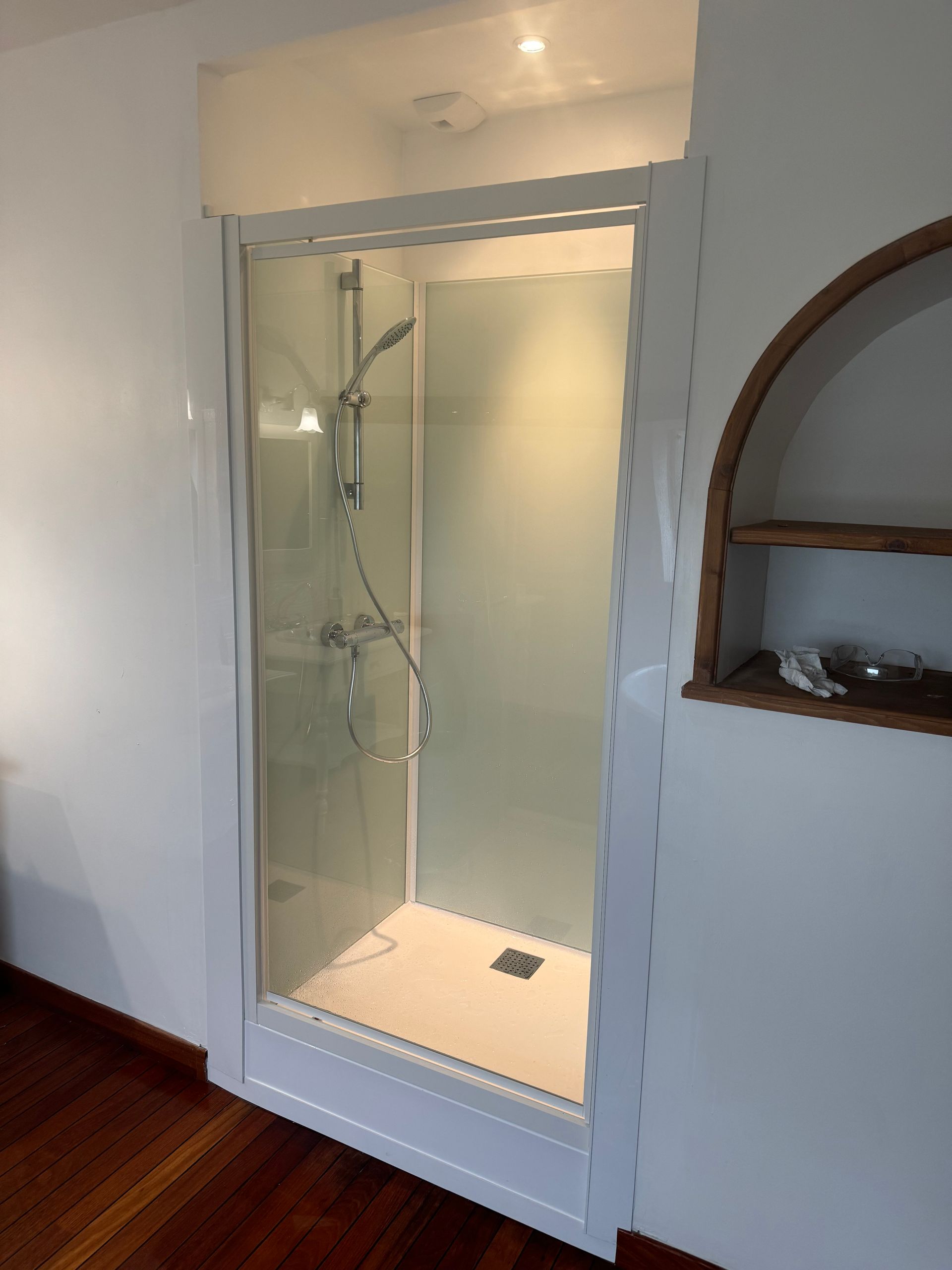 Installation d'une cabine de douche surélevée