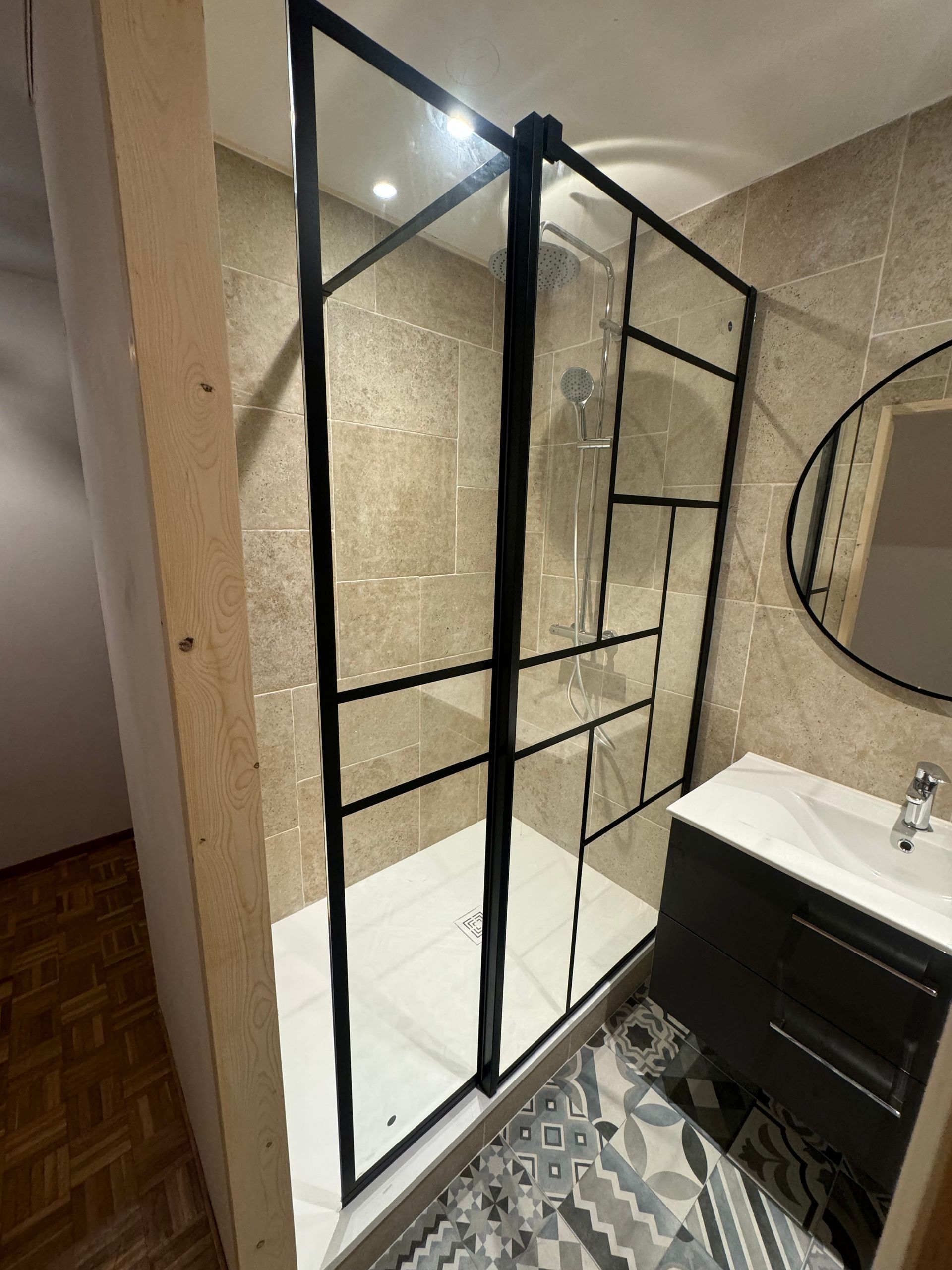 Cabine de douche avec porte coulissante