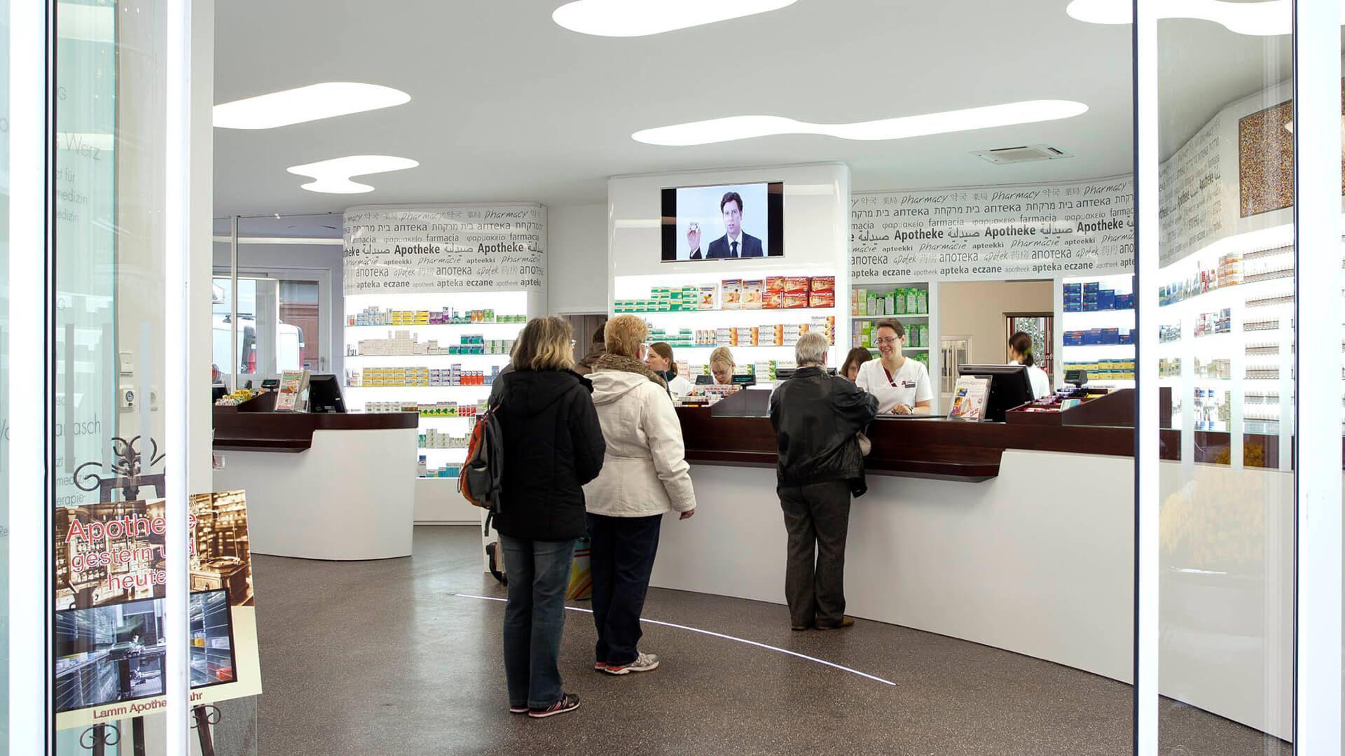 Lamm Apotheke Südeingang Einblick nach innen