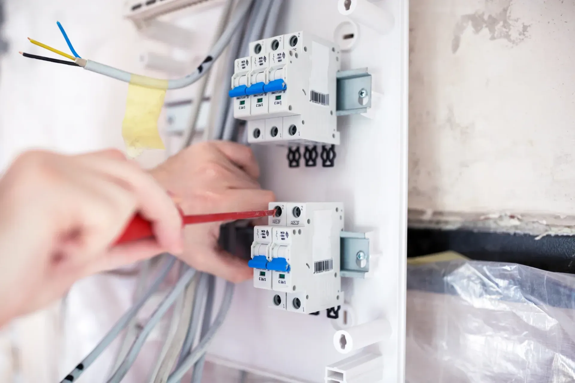 instalaci&oacute;n de cuadro el&eacute;ctrico