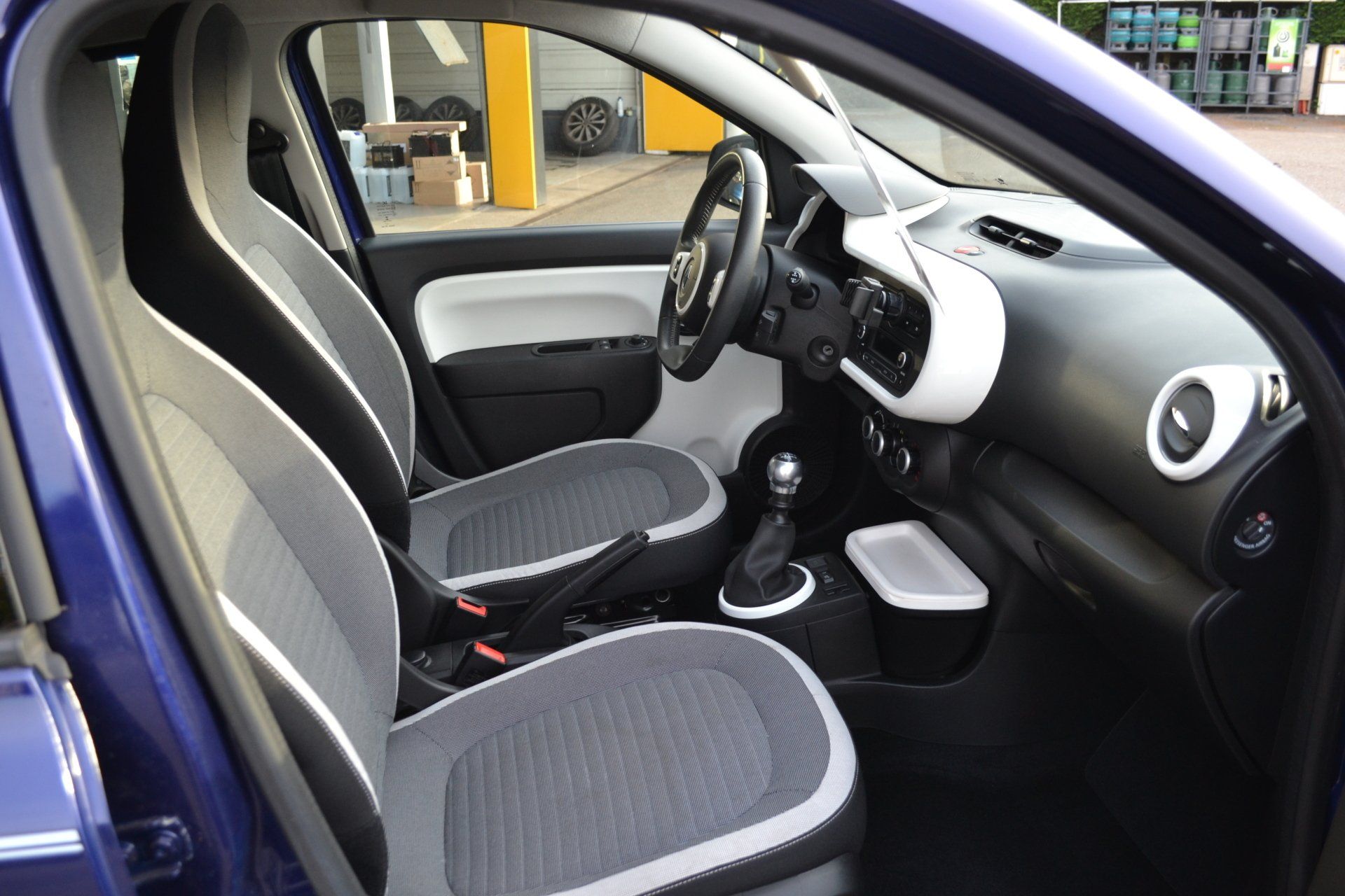 Photo d'un l'intérieur d'une voiture neuve