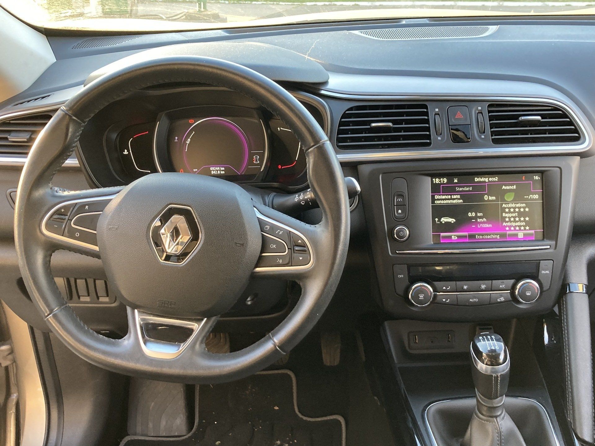 Photo d'un volant de voiture Renault