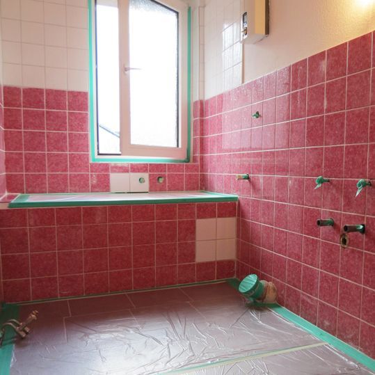 Badezimmer vor der Beschichtung und Renovierung