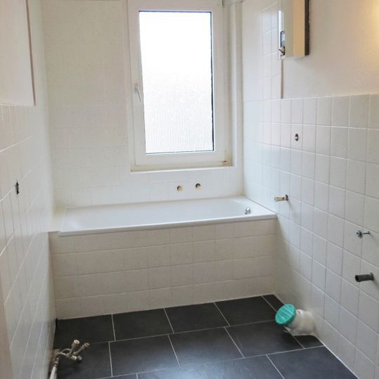 Badezimmer vor der Beschichtung und Renovierung