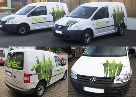 Fuhrpark der Betet GmbH, weiße Transporter mit grellgrüner Schrift und dem Logo