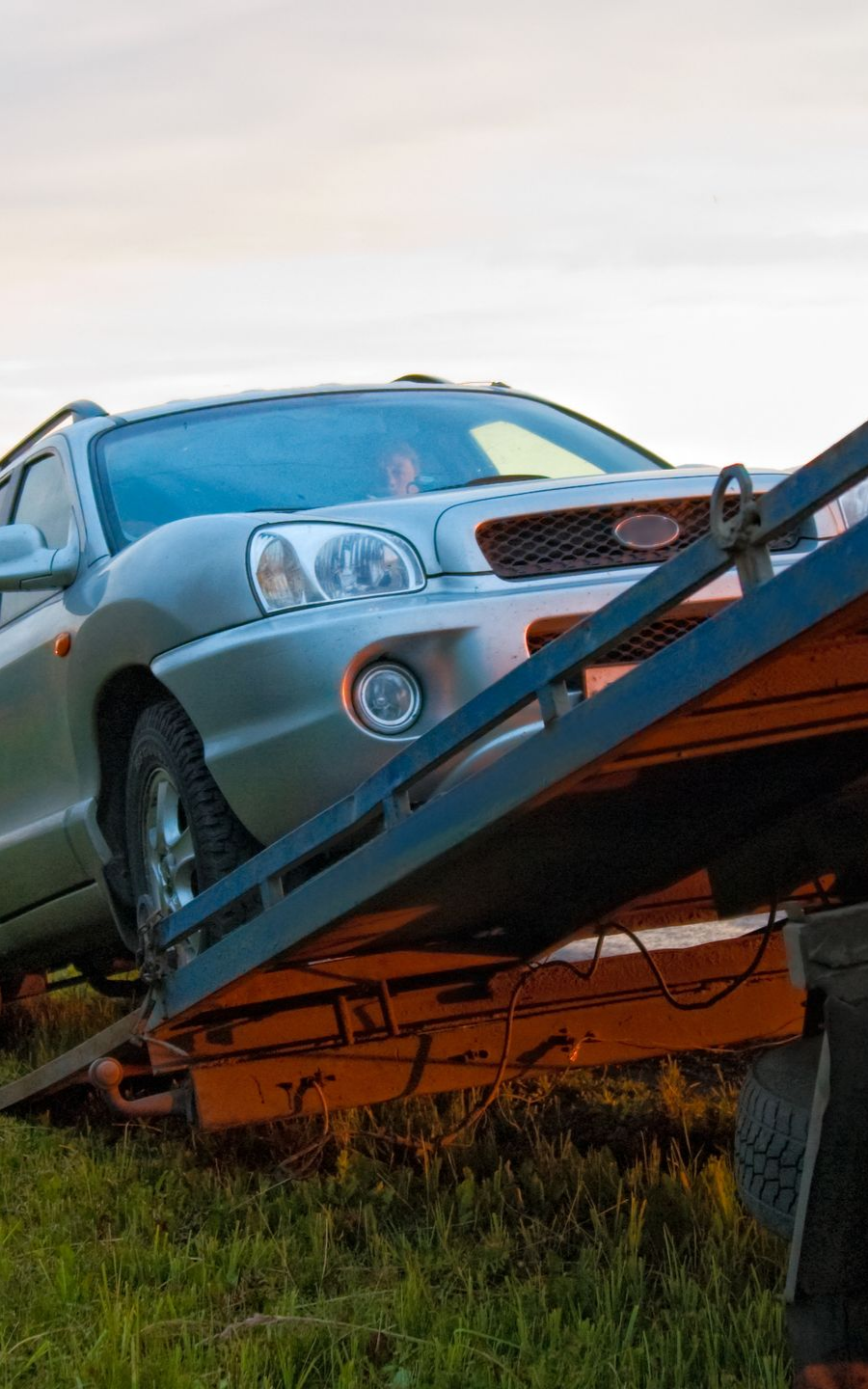 Voiture en train d'être remorquée