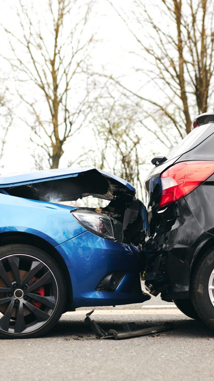 Voiture qui entre dans l'arrière d'une autre voiture