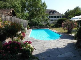 Schwimmbad im Garten