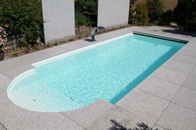 Schwimmbecken draussen