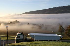 LKW in der Morgendämmerung