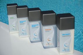Chemikalien zur Reinigung eines Schwimmbads