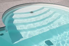 seichtes Wasser im Schwimmbad