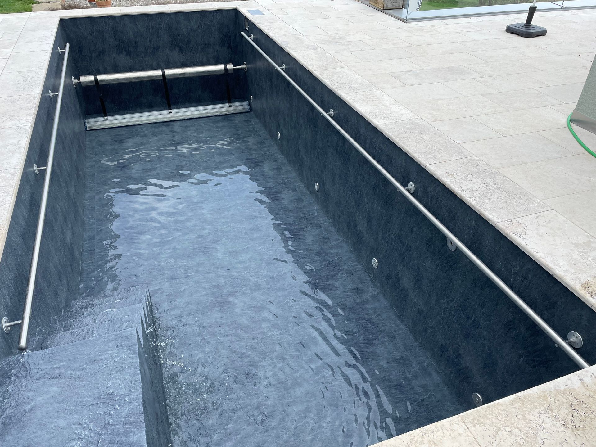 runde Treppen in einem Schwimmbad