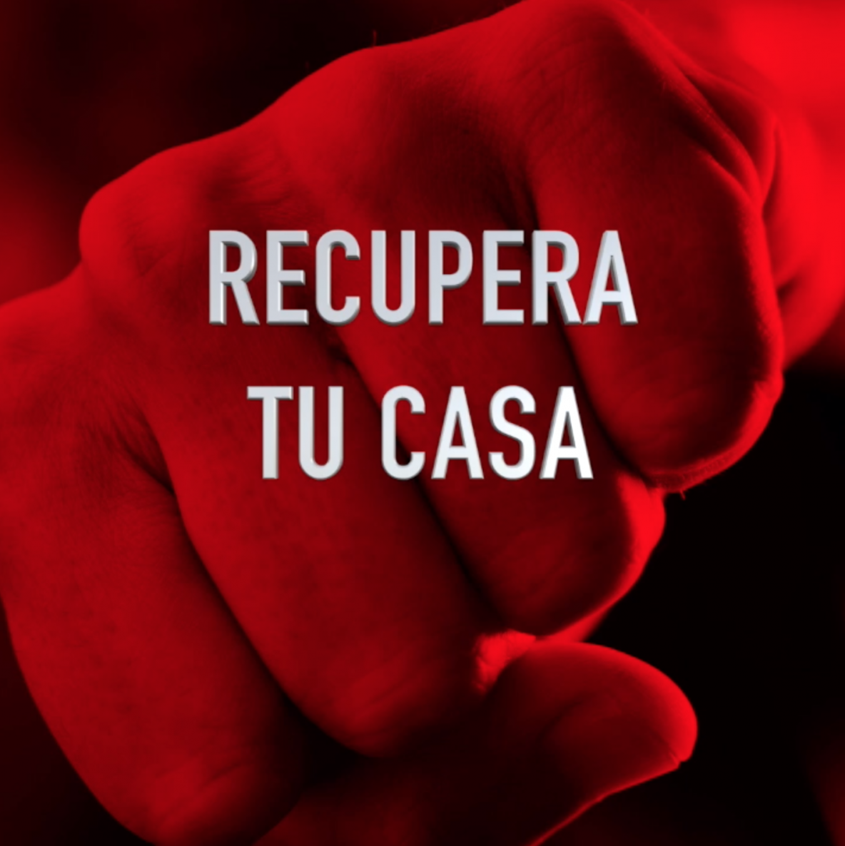 Un puño rojo con las palabras recupera tu casa escritas en él