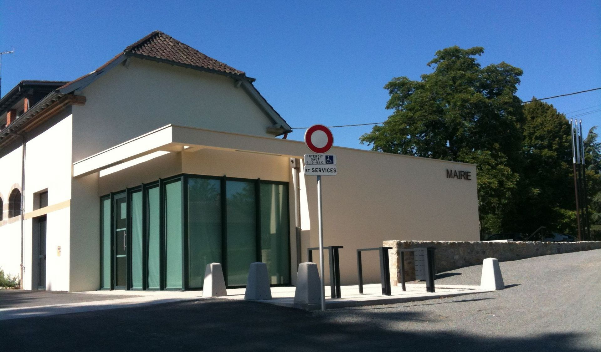Hall d'accueil fermé mairie d'Aynac