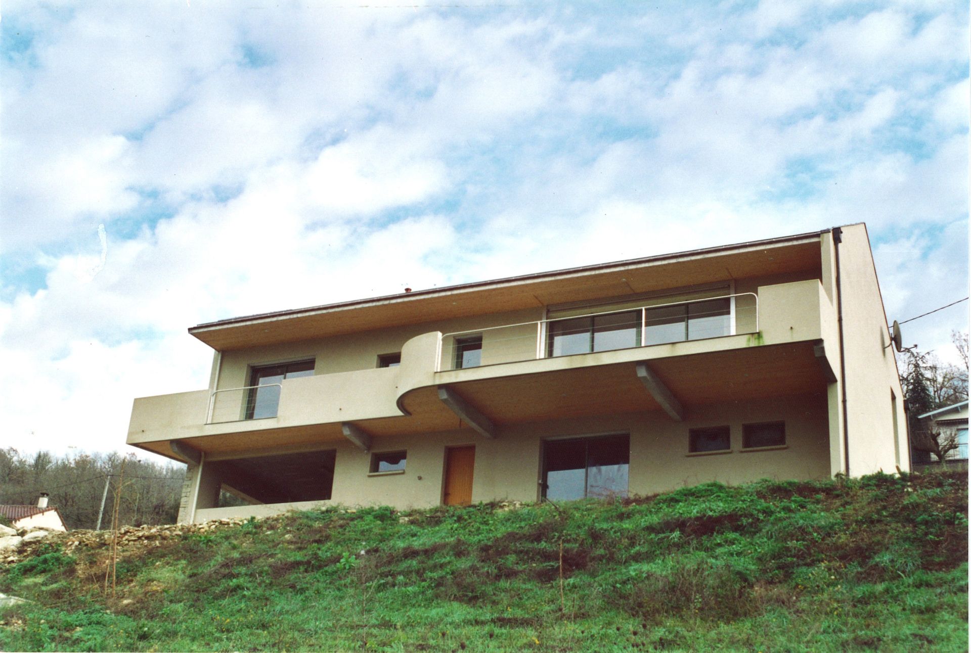 Façade de maison avec terrasse