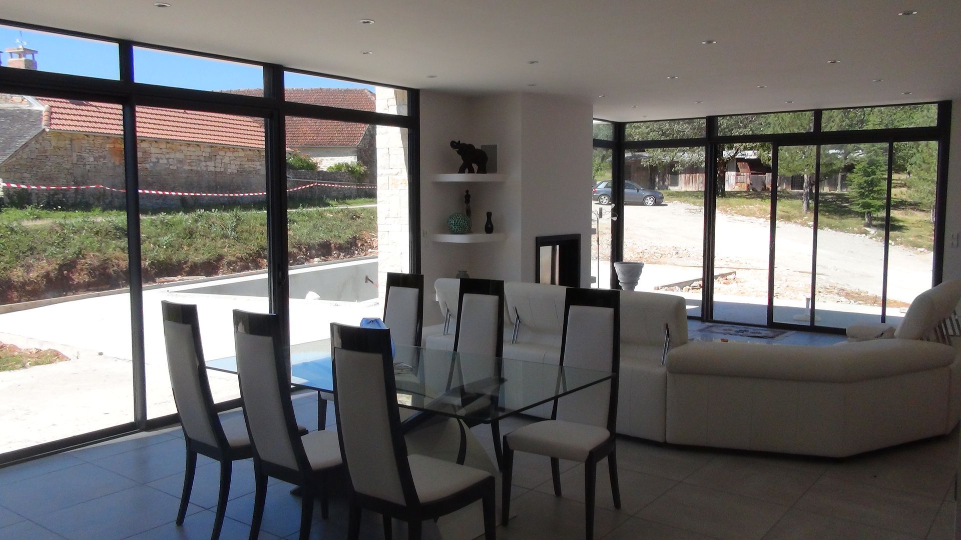 Intérieur maison - table à manger