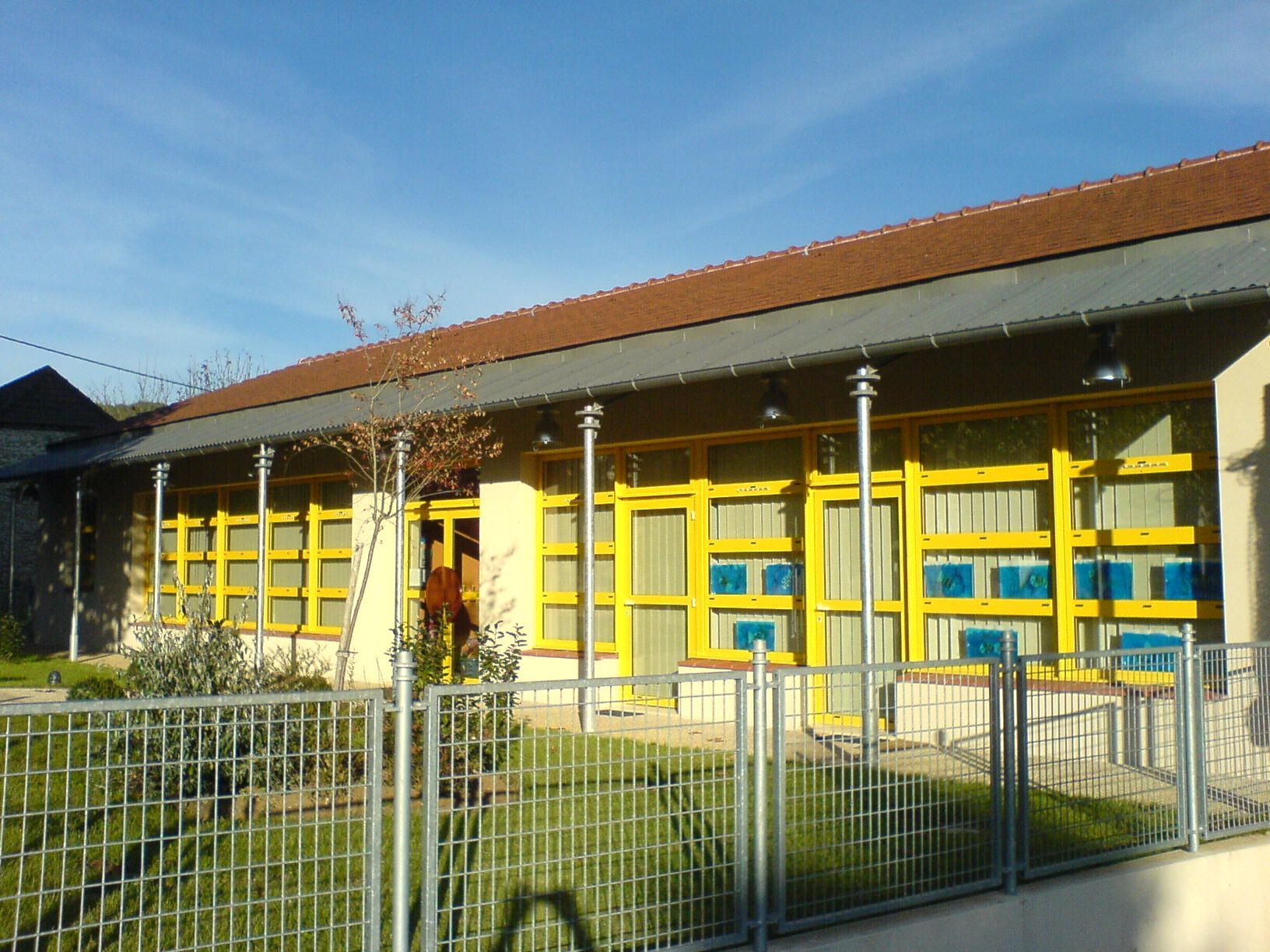 Clôture extérieure d'école
