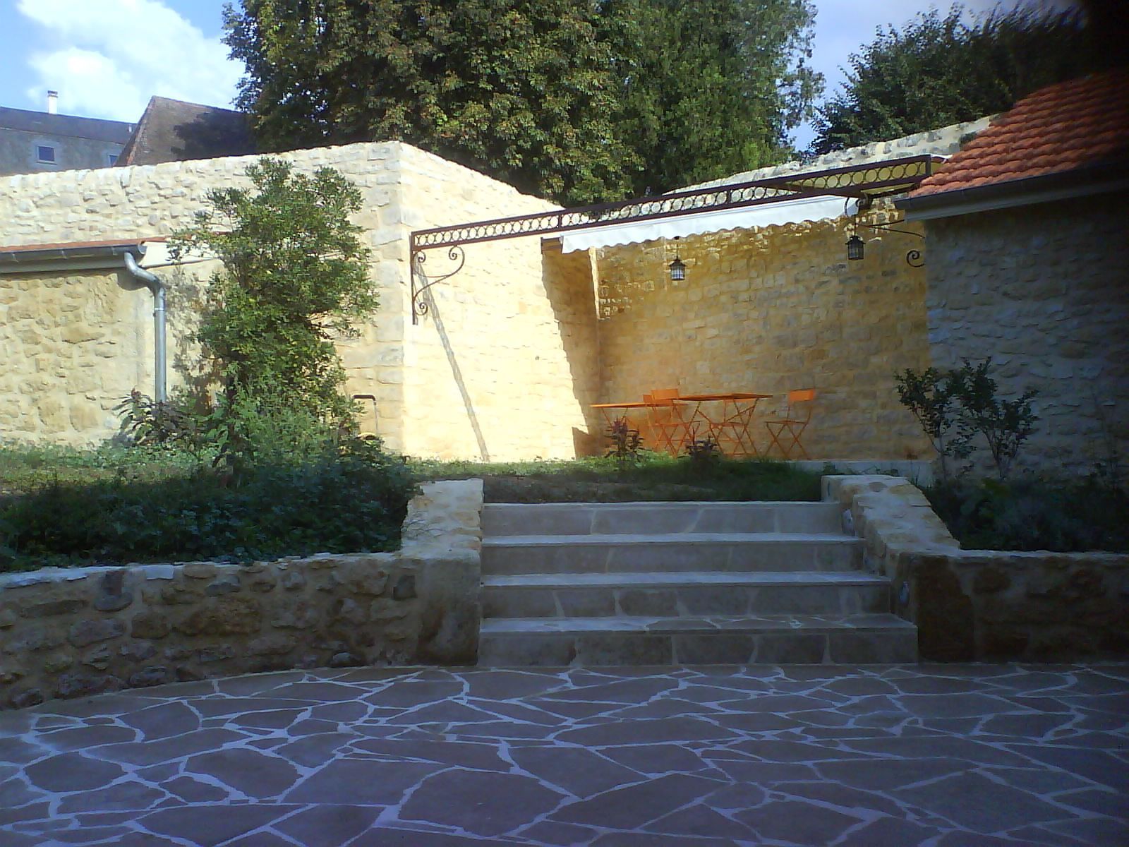 Terrasse et escalier en pierre
