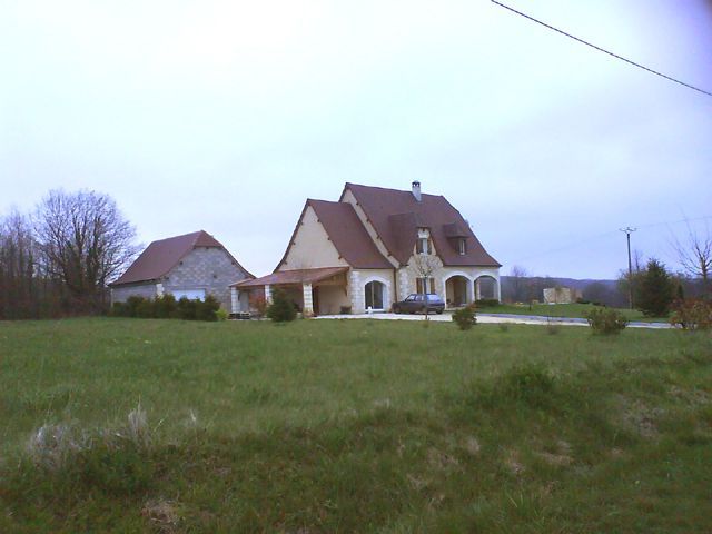 Grande maison neuve en pierre
