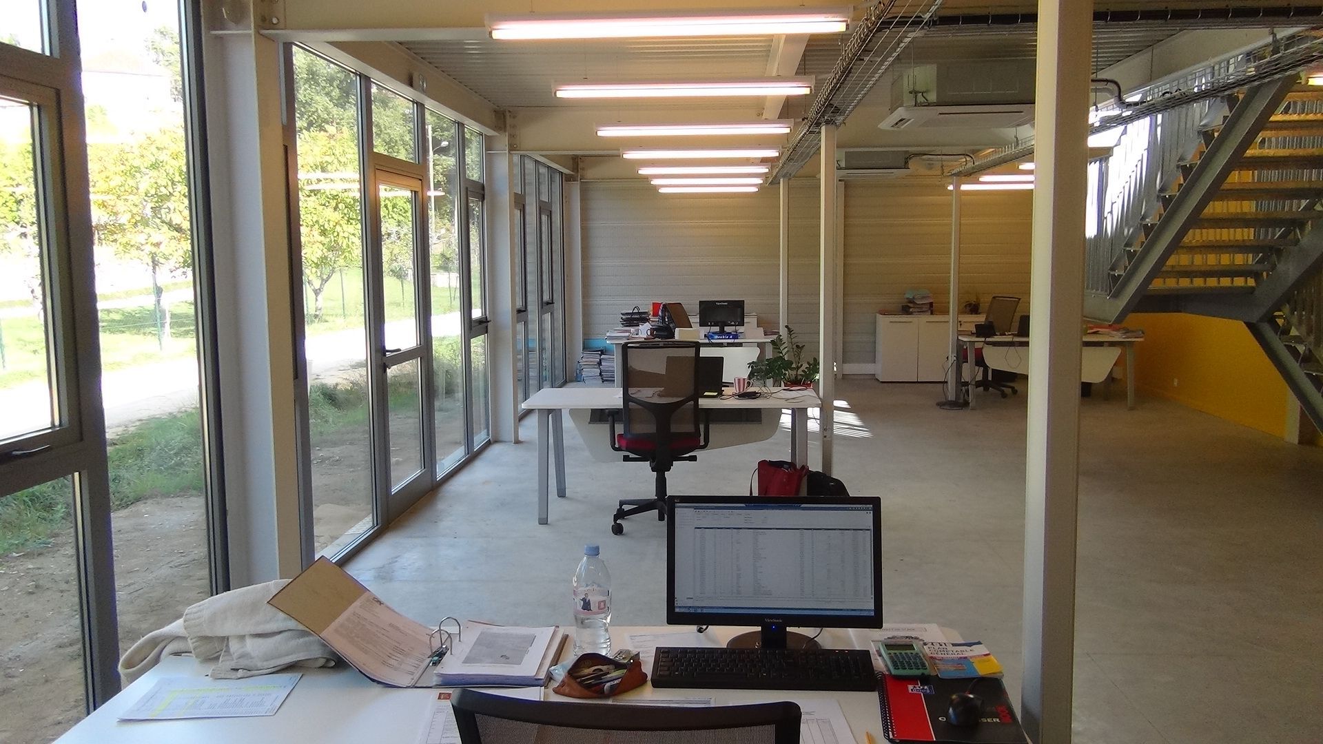 Open space avec ordinateur